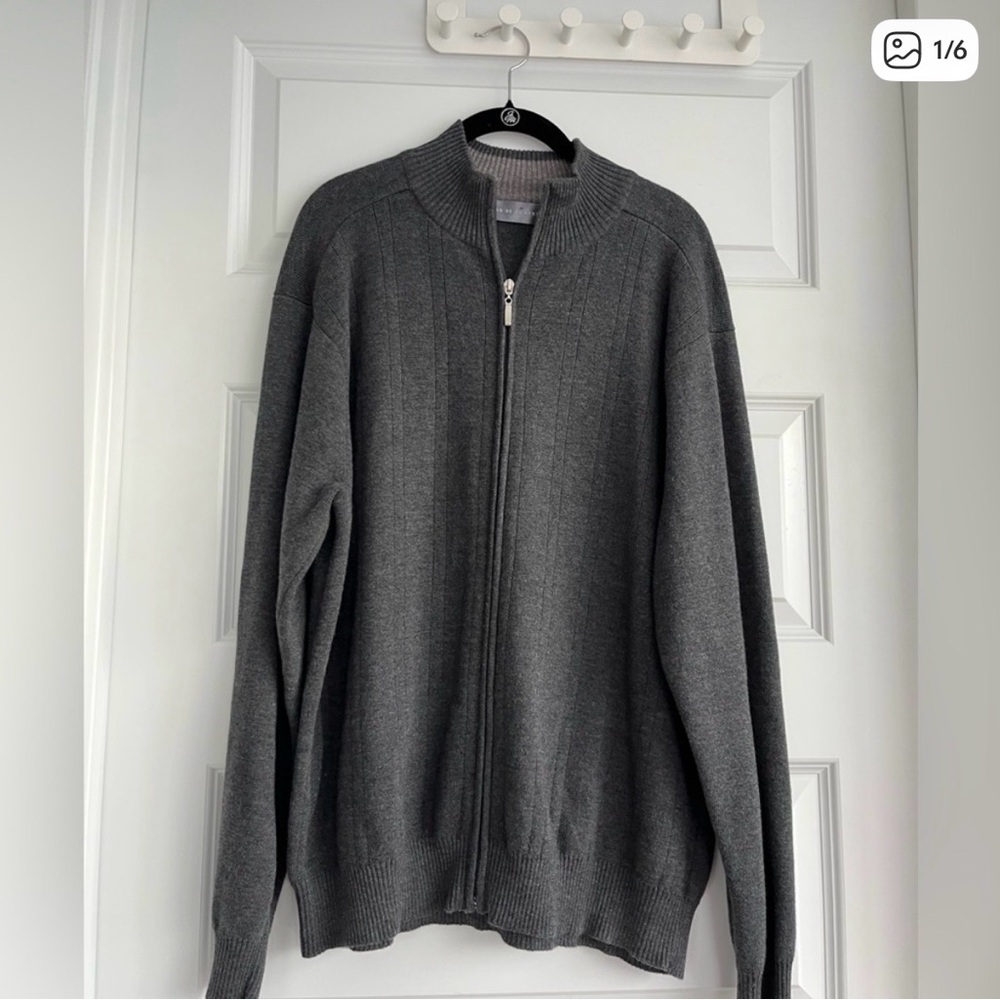 Oscar de la Renta Men’s gray long sleeve zip cardigan